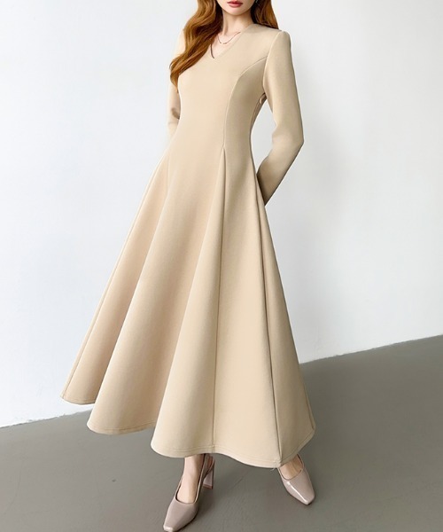 美品✨MORABITO ロングワンピース　ベージュ　ブラウン　総柄　38 COCOMOMO ワンピース 動くたび美しい、上品シルエット。 Vネックフレア