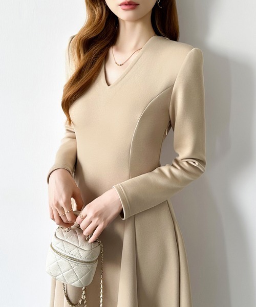 COCOMOMO ワンピース 動くたび美しい、上品シルエット。 Vネックフレア