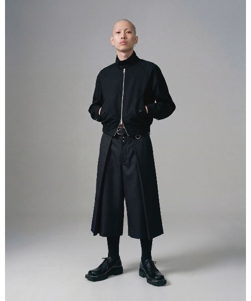 パンツ WOOL GABARDINE TUCKED WIDE SHORTS メンズの画像