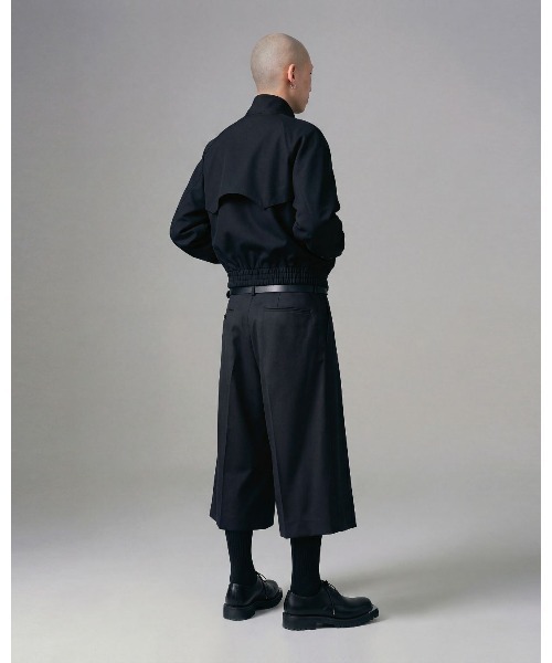 パンツ WOOL GABARDINE TUCKED WIDE SHORTS メンズの画像
