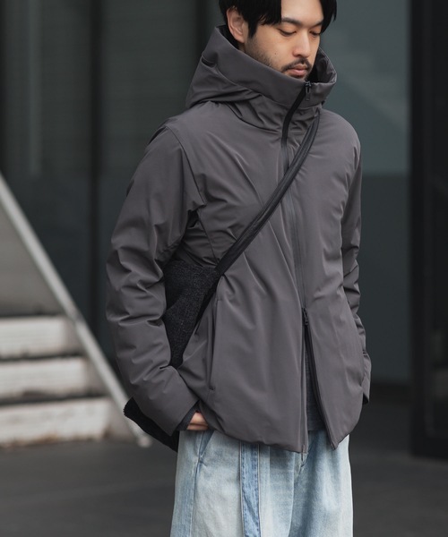 ATTACHMENT 3レイヤーライトタフタ フーデッドダウンコート M 黒 ATTACHMENT（アタッチメント）の「3レイヤーライトタフタ フーデッド