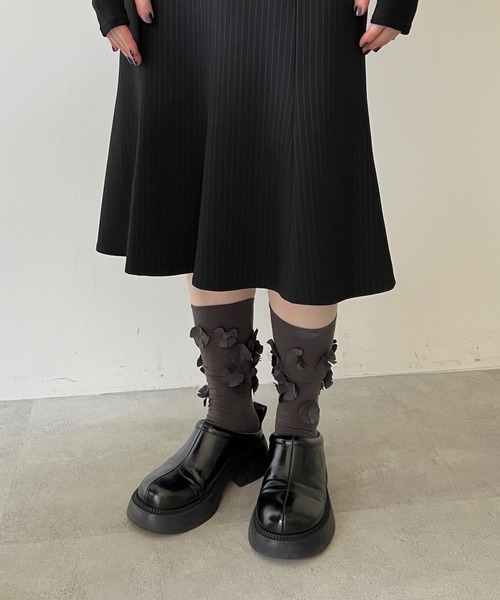 POMUM＆ARTS 靴下 flower motif socks/フラワーモチーフソックス