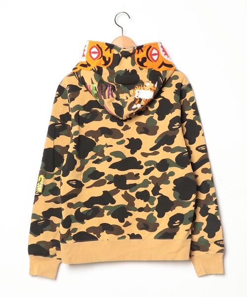 A BATHING APE（アベイシングエイプ） カモフラージュジップアップ