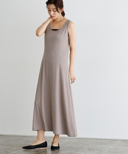 ノースリ ミドル丈 フロントボタン ワンピース 上品 美ライン Pierrot ワンピース 無地ノースリーブ美ラインワンピース