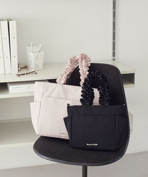Maison de FLEUR（メゾンドフルール） トートバッグ 撥水加工フリル