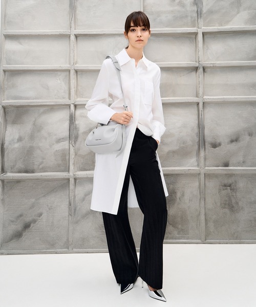 美品　 CHARLES & KEITH ルーメン パッドクロスボディバッグ CHARLES & KEITH Lumen ルーメン パッドクロスボディバッグ 【再