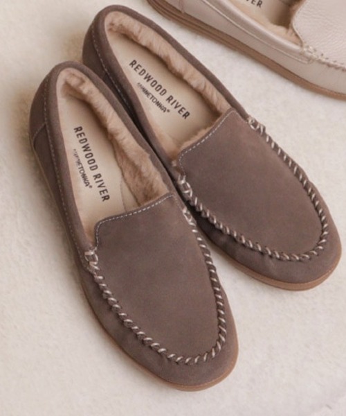 ま2〓 RED WOOD  MINNETONKA モカシン ブラック REDWOOD RIVER MINNETONKA ⸺ 足元をぬくもりで包みこむ