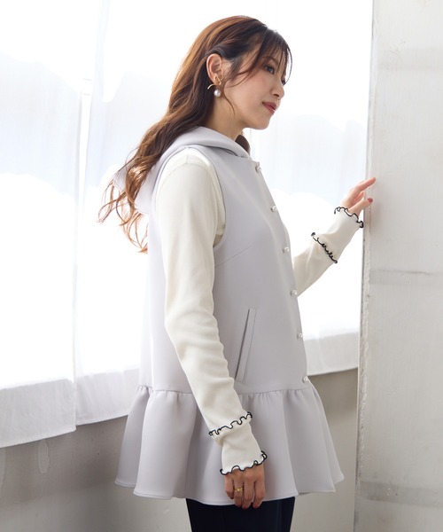 未使用級 ローズティアラ 大きいサイズ42 パールボタンジレ 2024 ベスト Rose Tiara（ローズティアラ）の「パールポケットフード付きジレ