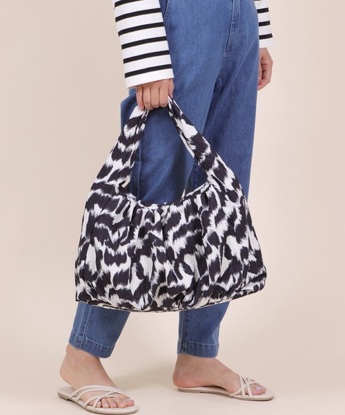 ショルダーバッグ バッグ レディース ギャザー ナイロン トートバッグ Zozotown Yahoo 店 通販 Yahoo ショッピング