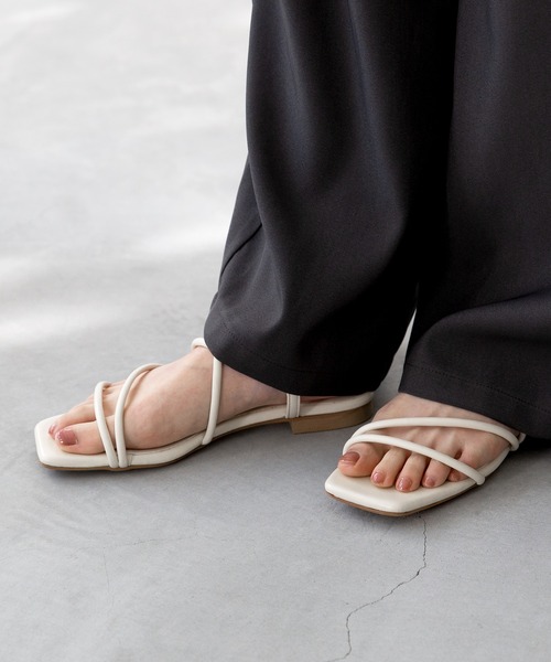 menue（メヌエ） サンダル スクエアトゥ華奢ストラップサンダル