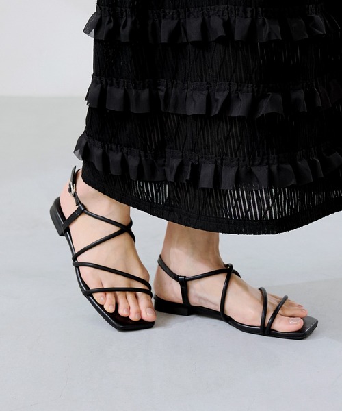 STEVE MADDEN☆華奢見え 細ストラップ スクエアトゥ サンダル Steve Madden ☆ 華奢見え 繊細 Sensation ストラップ サンダル
