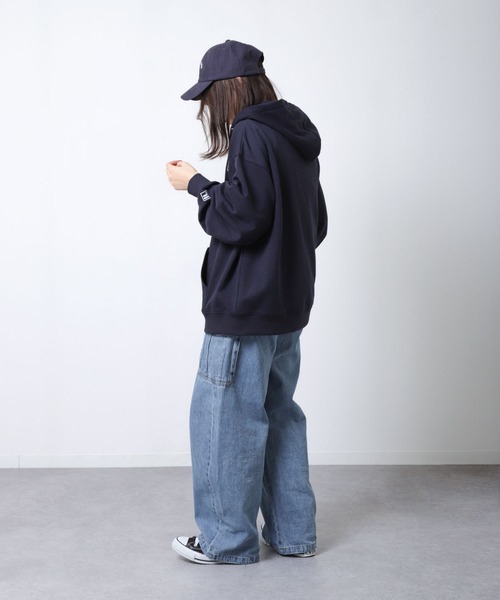 # N°21 x FILA コラボ　トレーナー　パーカー　ショート丈 N°21 x FILA コラボ トレーナー パーカー ショート丈 - メルカリ