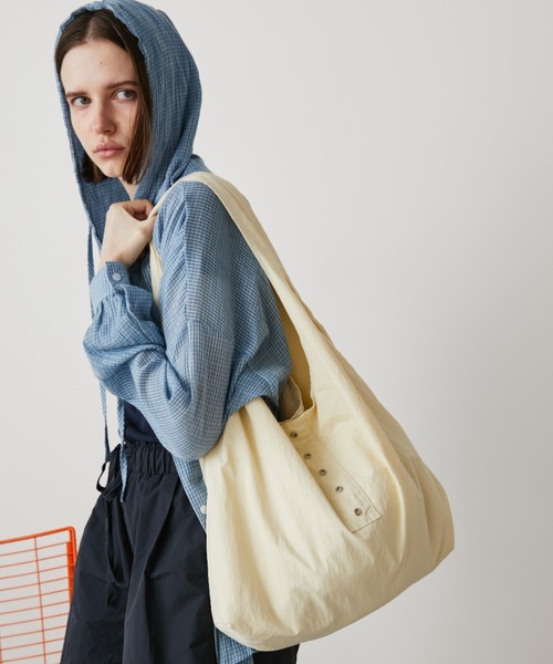 Auntie Rosa Holiday（アンティローザホリデー） ショルダーバッグ