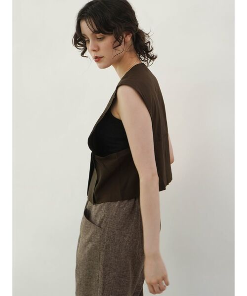 ベスト/ジレ acka feather short vest Feather down Short Vest