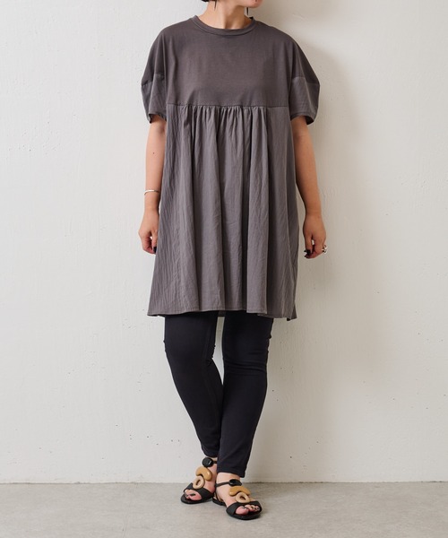 BEARDSLEY  白と黒のストライプ 刺繍付き 半袖チュニック BEARDSLEY 「BEARDSLEY」 半袖チュニック FREE ブラック
