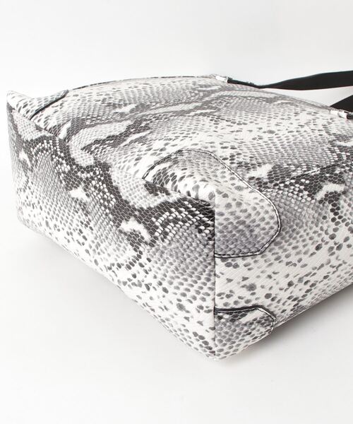 TORNADO MART（トルネードマート） トートバッグ パイソンプリント