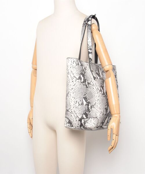 TORNADO MART（トルネードマート） トートバッグ パイソンプリント