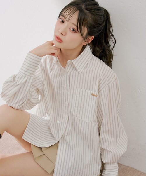 Chico（チコ） ブラウス シャツ ブローチ付きストライプルーズシャツ