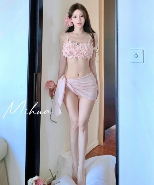 gossip!ロサンゼルス 水着 「Y2Kガーリー」レトロ風 立体フラワー