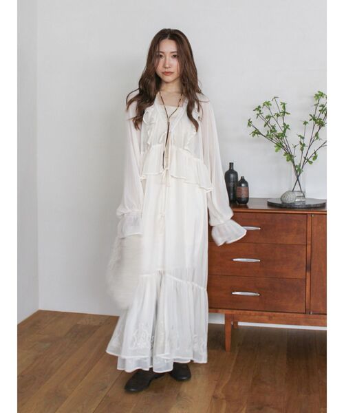 今季新品未使用アングリッド Ungridフリルデザインエンブロイダリーワンピース Ungrid（アングリッド） ワンピース フリルデザインエンブロイダリー