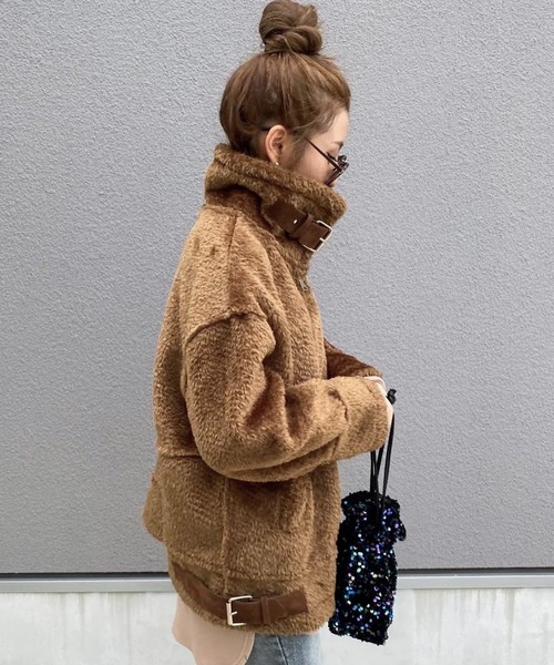 ミディアム丈 コート ジャケット 厚手 アウター ムートン 無地 裏起毛 ダブルブレスト 襟元ベルト あったか きれいめ フェミニン コート アウター ベルトデザインパイピングムートンファージャケット