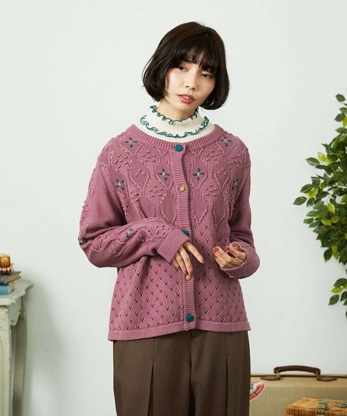 Jocomomola（ホコモモラ） カーディガン フラワー刺繍ケーブルニット