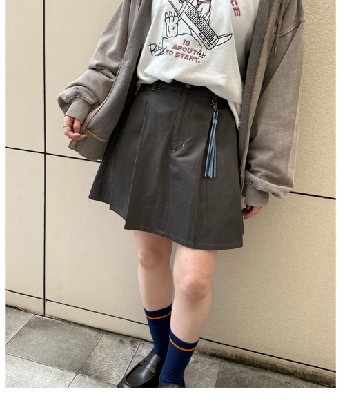 DOUBLE NAME（ダブルネーム） スカート チャーム付きサイドプリーツ