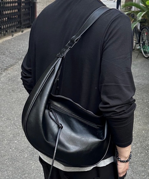 Palace ブラック ショルダーバッグ Chikashitsu+（チカシツプラス） ショルダーバッグ メンズ レディース
