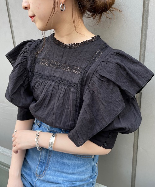 フーズフーチコ レース切替ボリューム刺繍ブラウス Chico（チコ）の「レース切替ボリューム刺繍ブラウス（シャツ/ブラウス