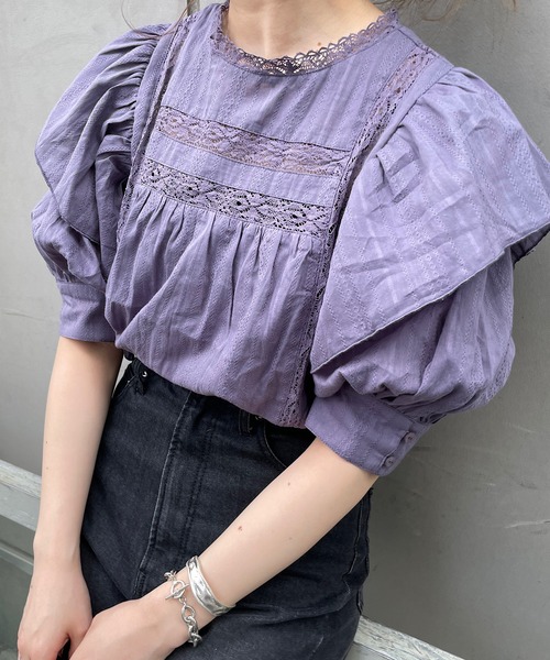 Chico（チコ） シャツ ブラウス 5分袖レース切替ボリューム刺繍