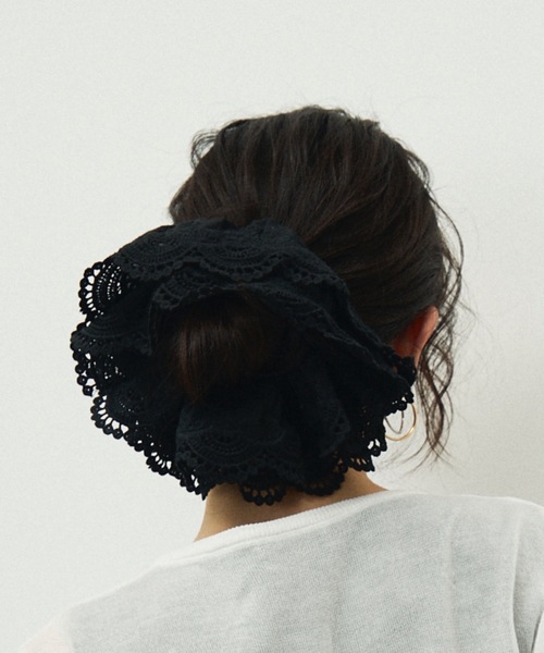 シュシュ Lace Embroidery Double Frilled Scrunchie / レース刺繍