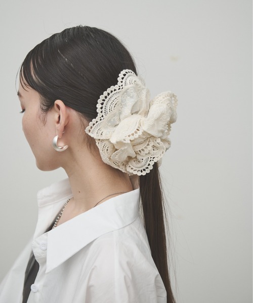 シュシュ Lace Embroidery Double Frilled Scrunchie / レース刺繍