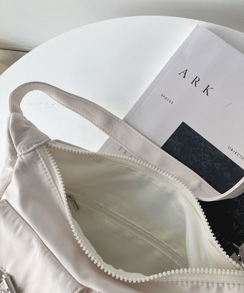 【未使用に近い】ALLSAINTS レディースショルダーバックホワイト アンドカワイイ And Kawaii ショルダーバッグ キルティング