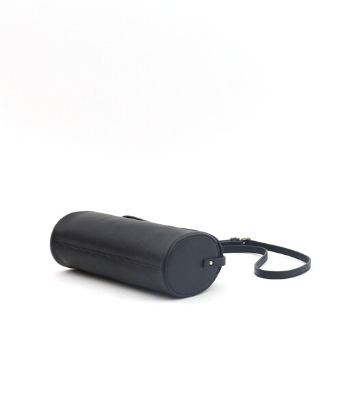 ❤新品❤【COOCO】シュリンクレザー 筒形カブセ ショルダーバッグ 革 牛革 COOCO（クーコ） ショルダーバッグ バッグ 「牛革」シュリンクレザー筒