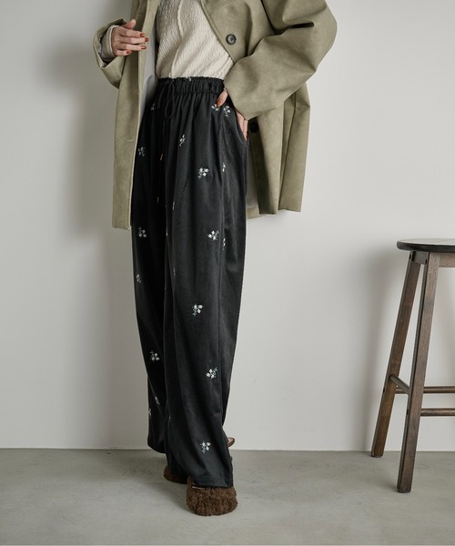 THE Yon パンツ フラワーエンブロイダリーベロアイージーパンツ