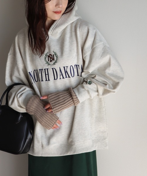 パーカー サガラ刺繍ワッペンロゴプルオーバーパーカー レディース