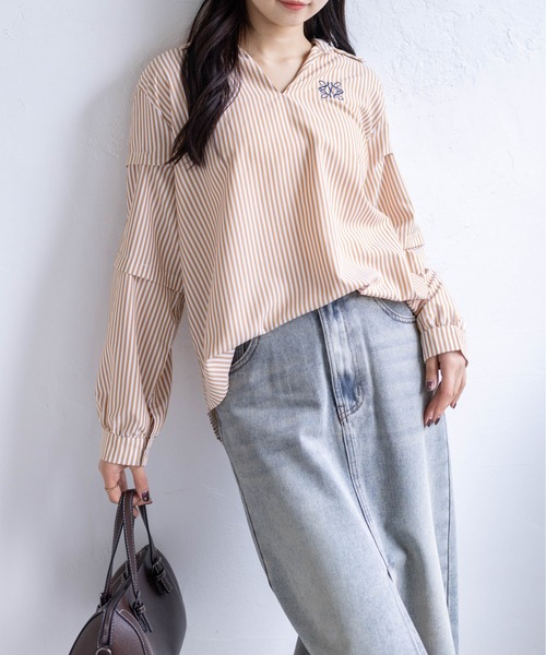 CLEAR BASIC ブラウス シャツ ワンポイント刺繍袖タックストライプ