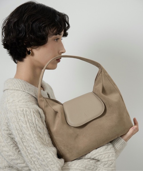 lawgy（ラウジー） ハンドバッグ brushed material flap point bag