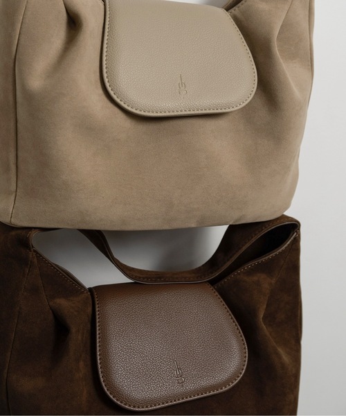 lawgy（ラウジー） ハンドバッグ brushed material flap point bag