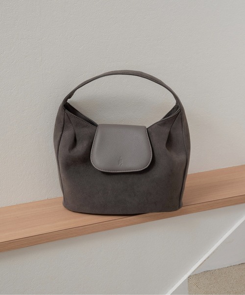 lawgy（ラウジー） ハンドバッグ brushed material flap point bag