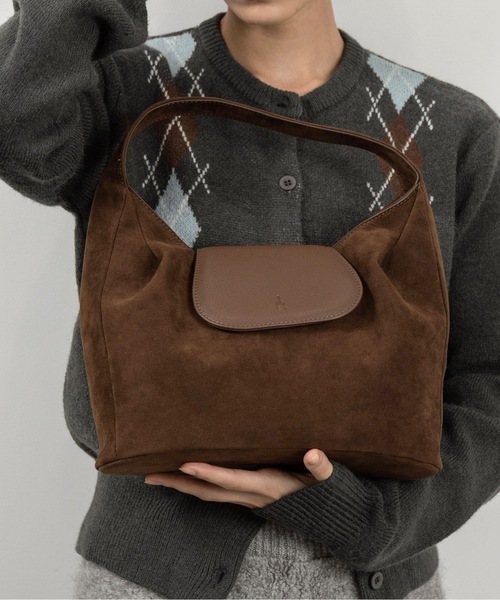 lawgy（ラウジー） ハンドバッグ brushed material flap point bag 