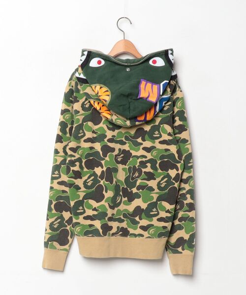 A BATHING APE（アベイシングエイプ） カモフラージュ柄 シャーク
