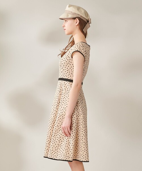 美品　TOCCA トッカ　ＣＡＲＡＭＥＬＬＡドレス　ワンピース　ベージュ系　2 TOCCA（トッカ） ワンピース 【再入荷！】CARAMELLA DRESS ドレス