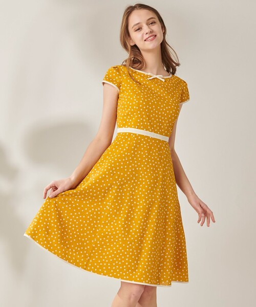 美品　TOCCA トッカ　ＣＡＲＡＭＥＬＬＡドレス　ワンピース　ベージュ系　2 TOCCA（トッカ） ワンピース 【再入荷！】CARAMELLA DRESS ドレス