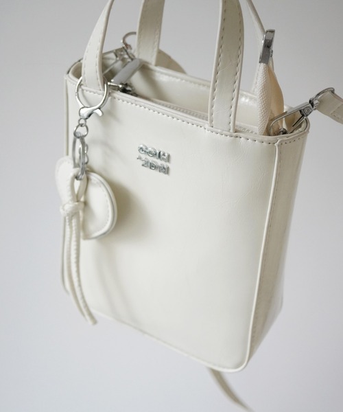 Port（ポート） ショルダーバッグ バッグ 「 」 チャーム付き 2WAY