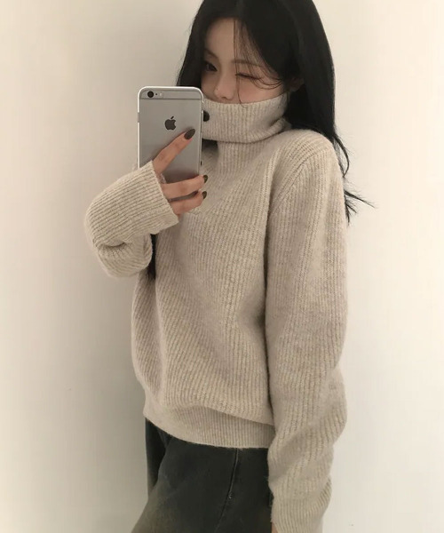 ニット セーター フィンガーホール付き タートルネックリブニット