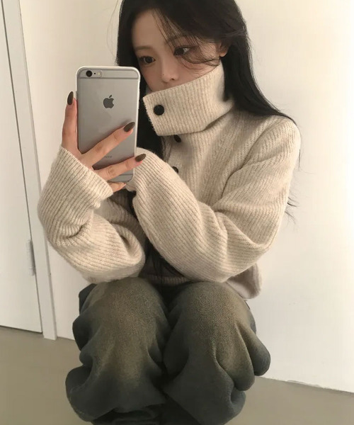 ニット セーター フィンガーホール付き タートルネックリブニット