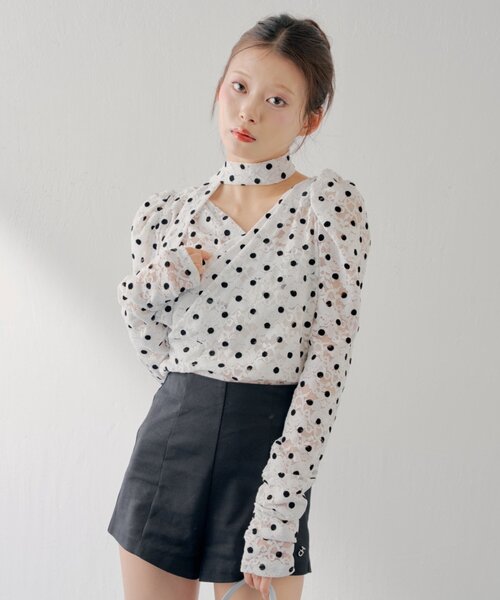 tシャツ 「SALON by Chico」チョーカー付きフロッキードットレーストップス レディースの画像