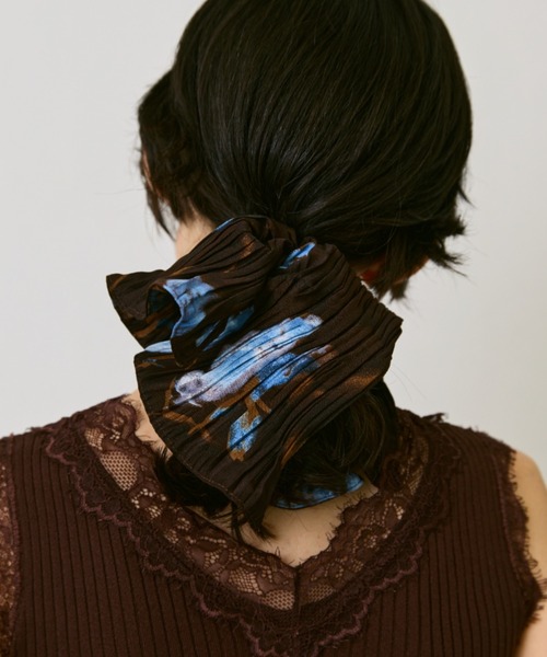 AIC. シュシュ ドローイングフラワースクエアシュシュ : ZOZOTOWN