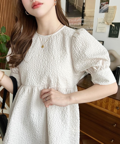 OHGA オーガ　大人可愛い主役級ブラウス　パフスリーブ　ペプラム　バックリボン OHGA オーガ 大人可愛い主役級ブラウス パフスリーブ ペプラム